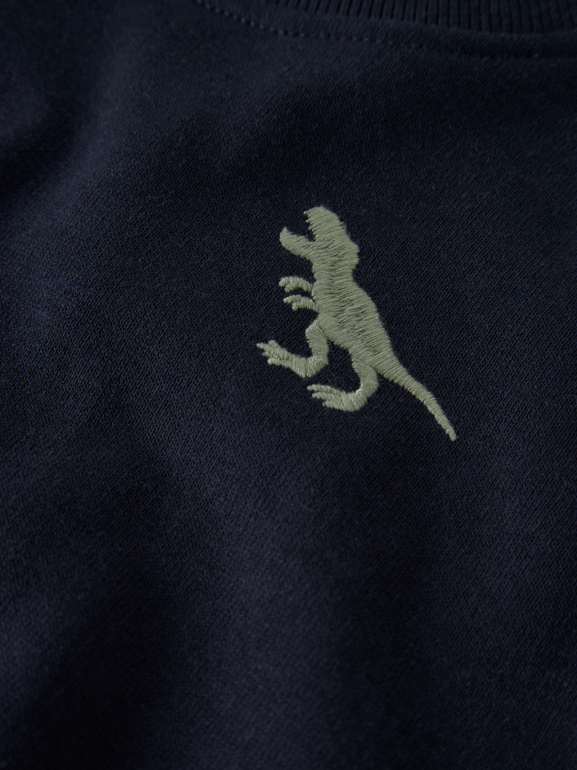 model_shot-front_full